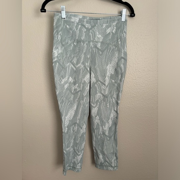 Lululemon Swift Speed High-Rise Crop 21" size 6 - Picture 8 of 10